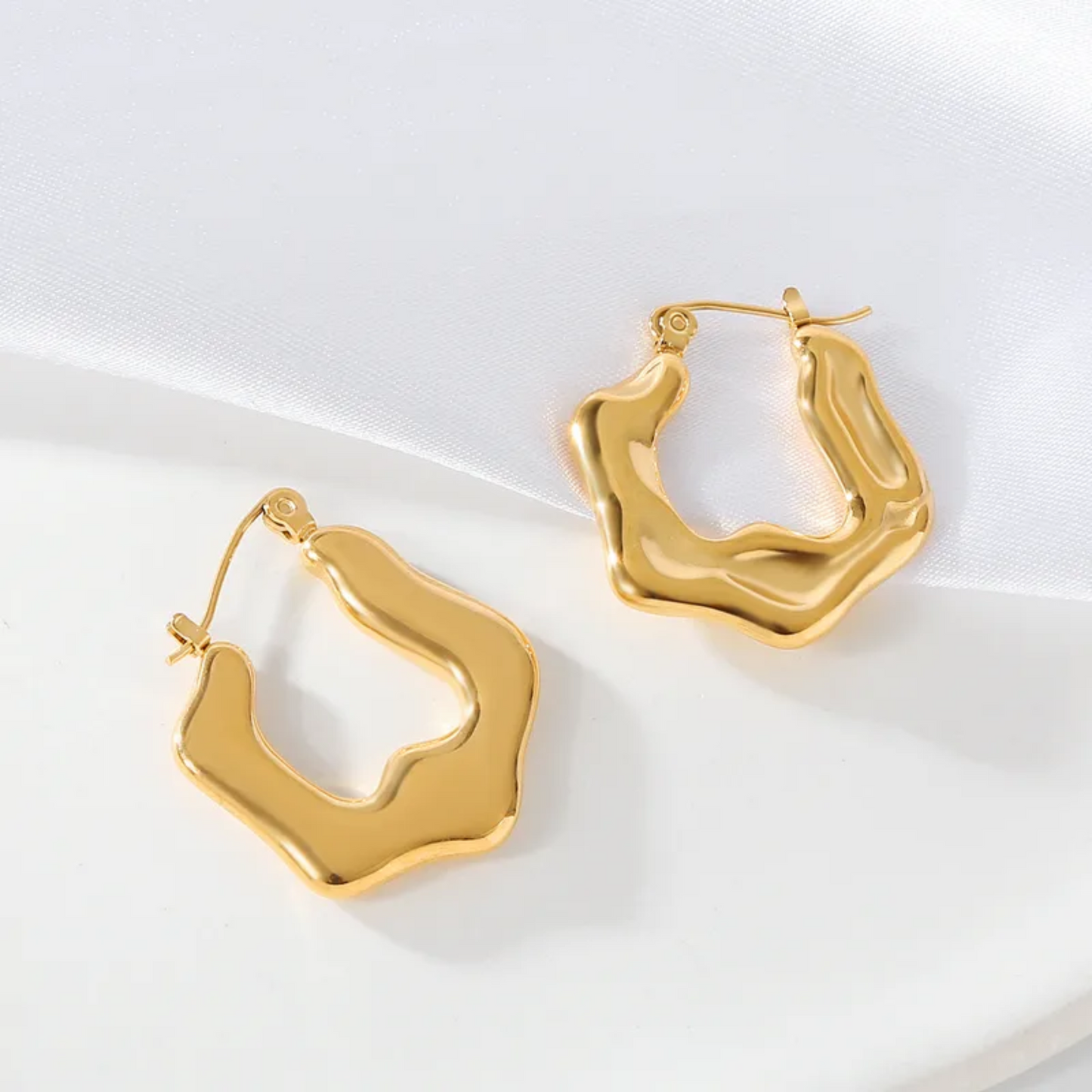 Amisha Wave Hoop